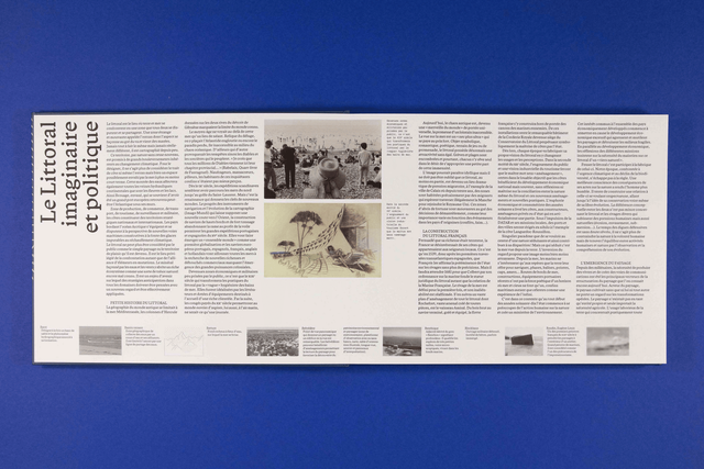 A book spread of the book »Littoral« on a bright blue background. The spread shows a text under the headline »Le Littoral imaginaire et politique«. Towards the center there are a photo of a crowded beach with people looking at the sea and an architectural sketch.